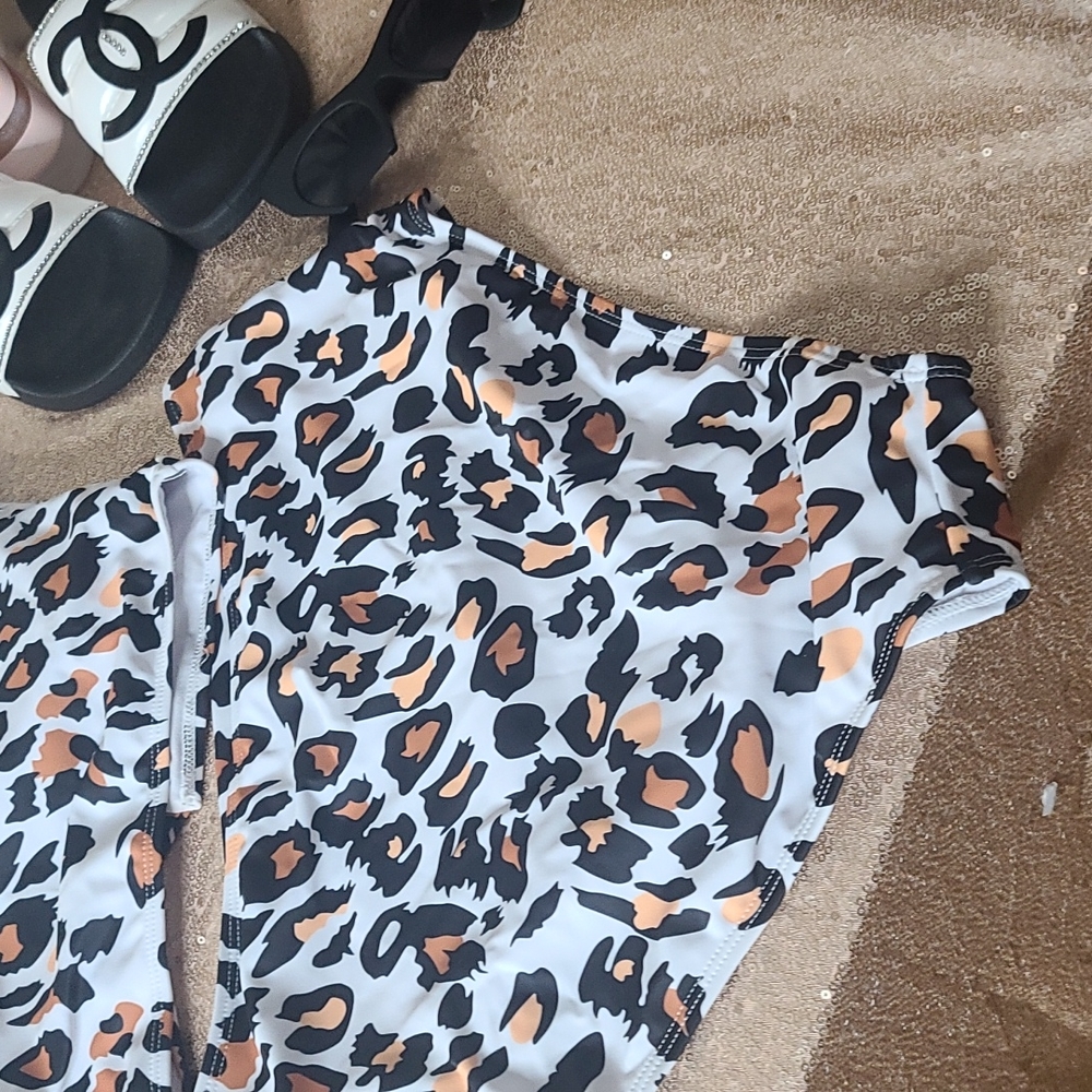 - Leopard 2 piece - Picture 7 of 8
